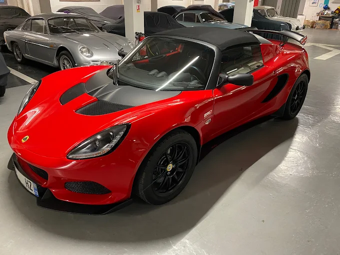 Voiture rouge Lotus Elise