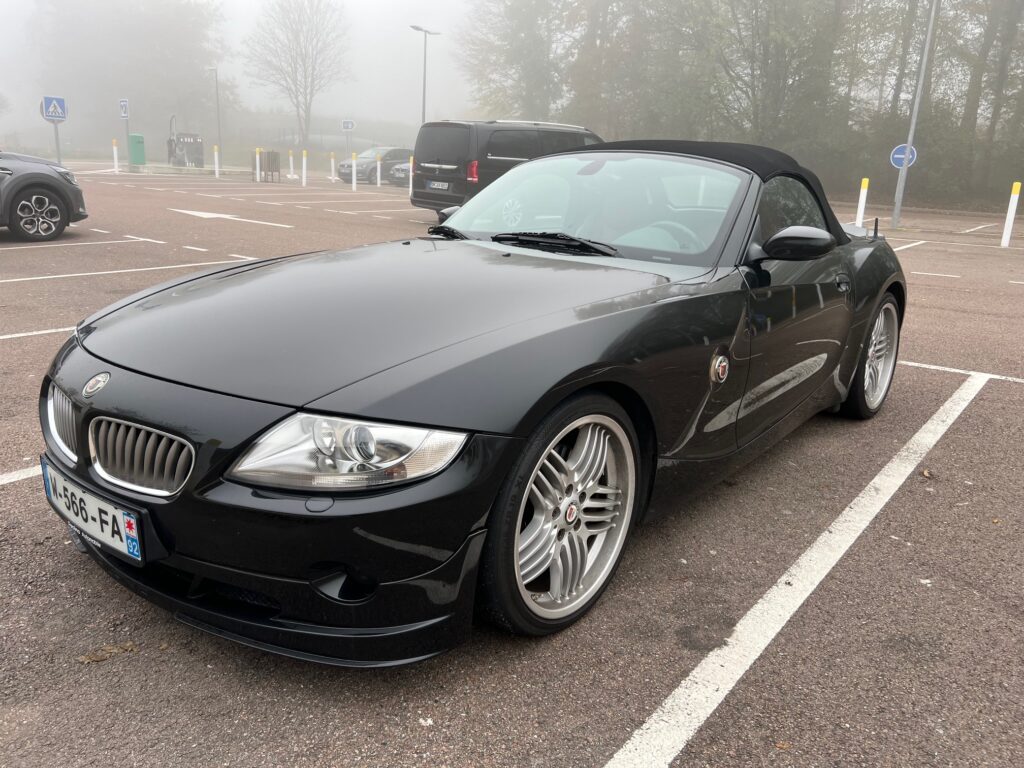 Automobile noire BMW Z4